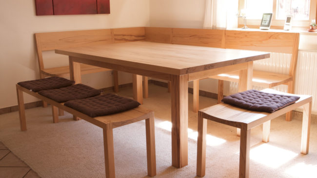 Esszimmer in Kernbuche als Eckbank mit Ausziehtisch