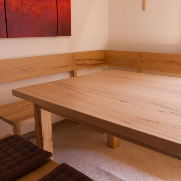 Esszimmer in Kernbuche als Eckbank mit Ausziehtisch