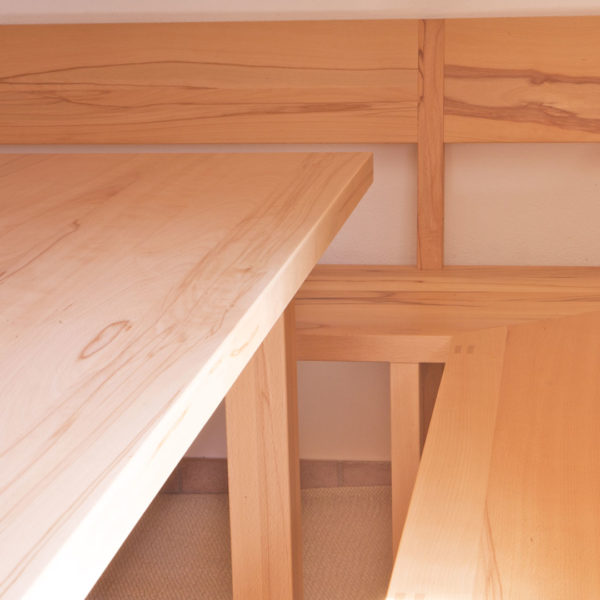 Esszimmer in Kernbuche als Eckbank mit Ausziehtisch