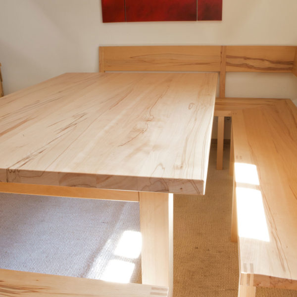 Esszimmer in Kernbuche als Eckbank mit Ausziehtisch
