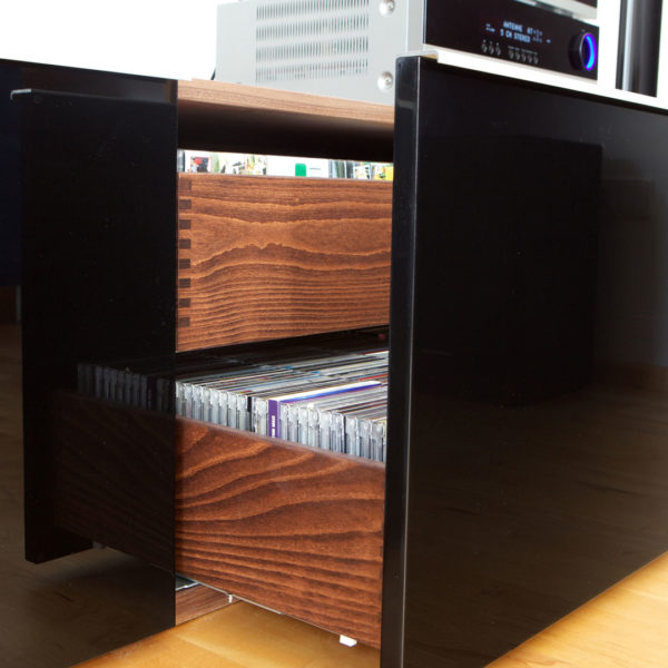 Wohnzimmer - TV-Moebel schwarz glänzend mit Wandregalen