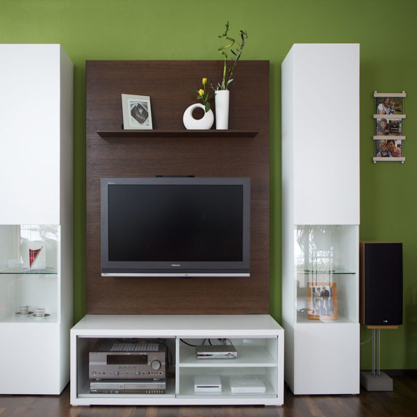 Wohnzimmerschrank und TV-Möbel weiß lackiert
