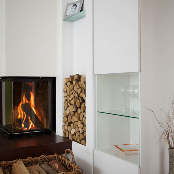 Wohnzimmerschrank und TV-Möbel weiß lackiert