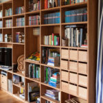 Bücherregal mit integriertem TV-Möbel