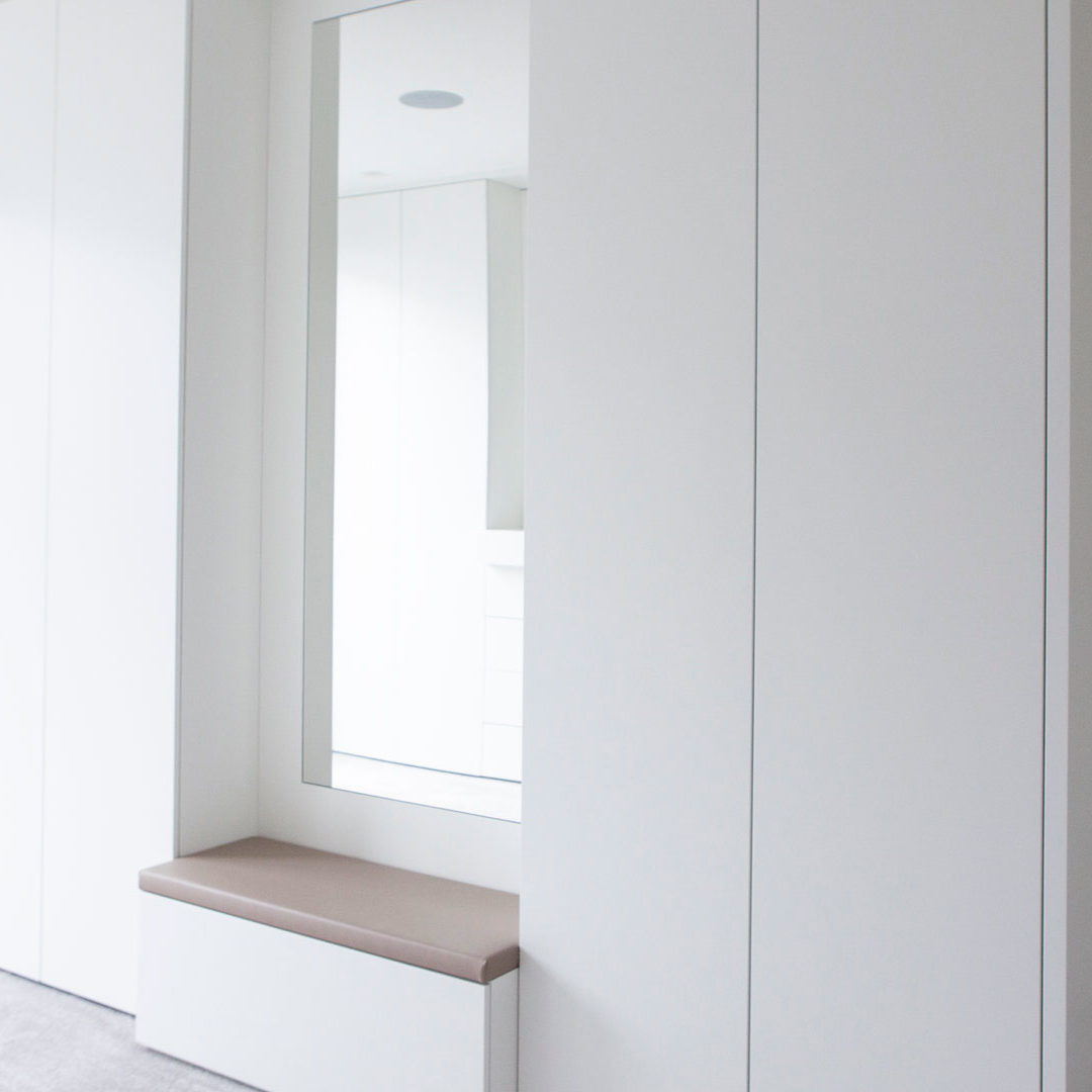 Luxuriöse Ankleide in weiß