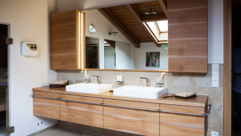 Badmöbel und Raumkonzept für eine Badrenovierung