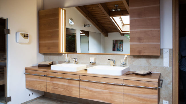 Badmöbel und Raumkonzept für eine Badrenovierung