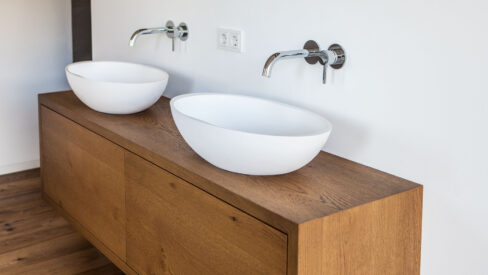 Moderne Badeinrichtung