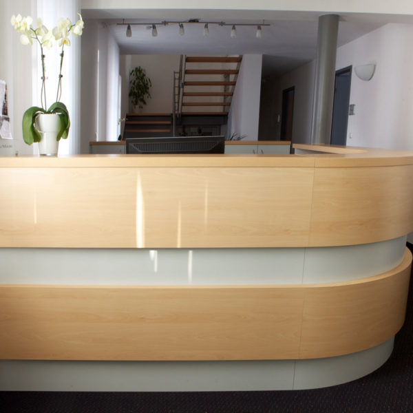 Besprechungszimmer und Empfangstheke