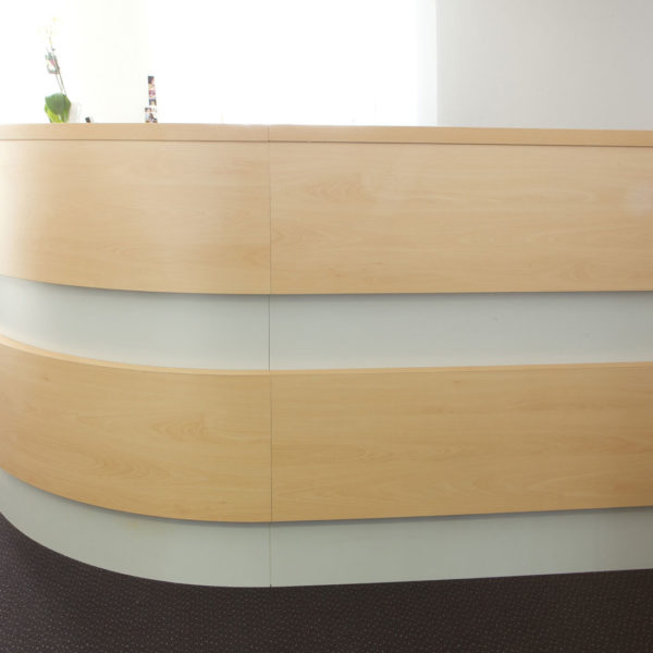 Besprechungszimmer und Empfangstheke