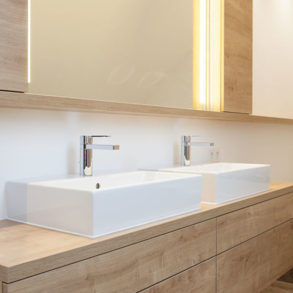 Badmöbel, gefertig von der Schreinerei Steinberger