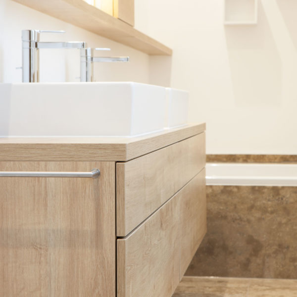 Badmöbel, gefertig von der Schreinerei Steinberger