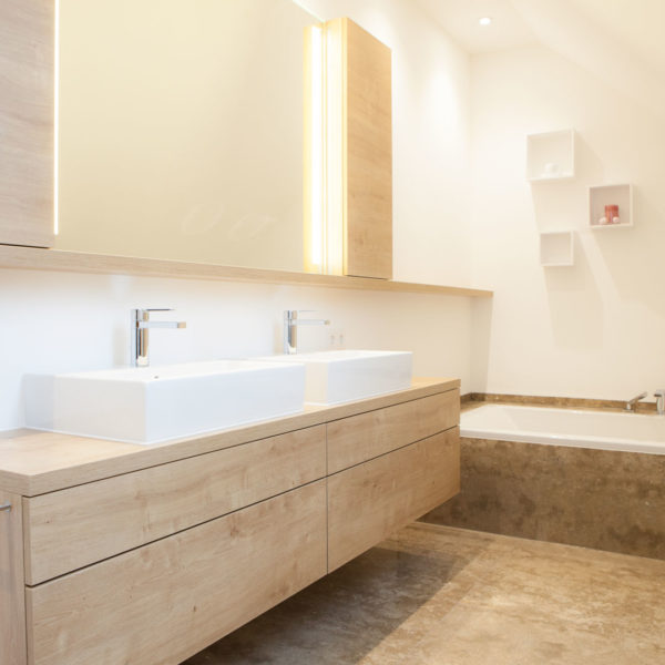 Badmöbel, gefertig von der Schreinerei Steinberger