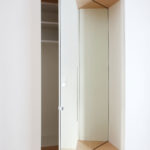 Garderobe mit Sitzbank und Schüben in der Holzart Eiche