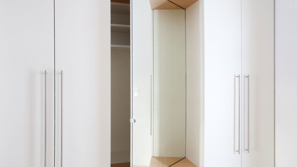 Garderobe mit Sitzbank und Schüben in der Holzart Eiche