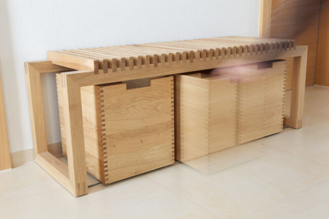 Garderobe mit Sitzbank und Schüben in der Holzart Eiche