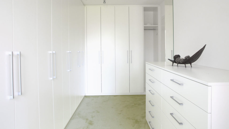 Garderobe in weiß mit Melaminharzbeschichtung