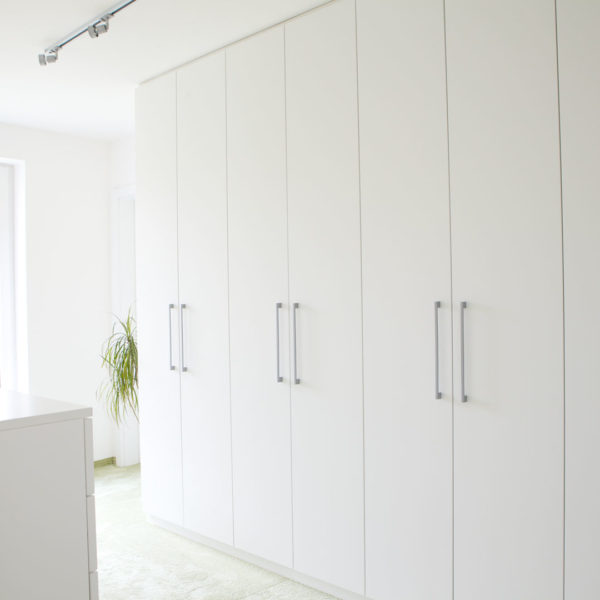 Garderobe in weiß mit Melaminharzbeschichtung