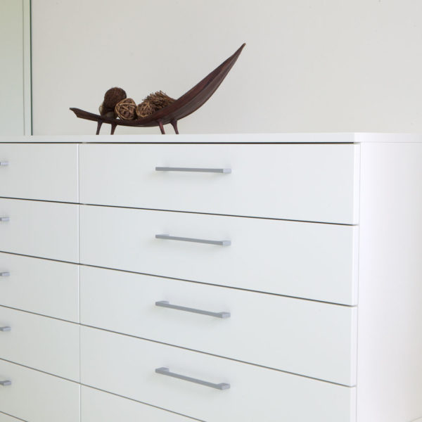 Garderobe in weiß mit Melaminharzbeschichtung