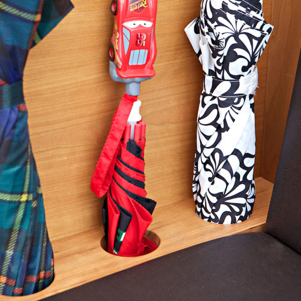 funktionale Garderobe mit Schirmständer