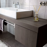 Badmöbel in braun-anthrazit Farbkombination