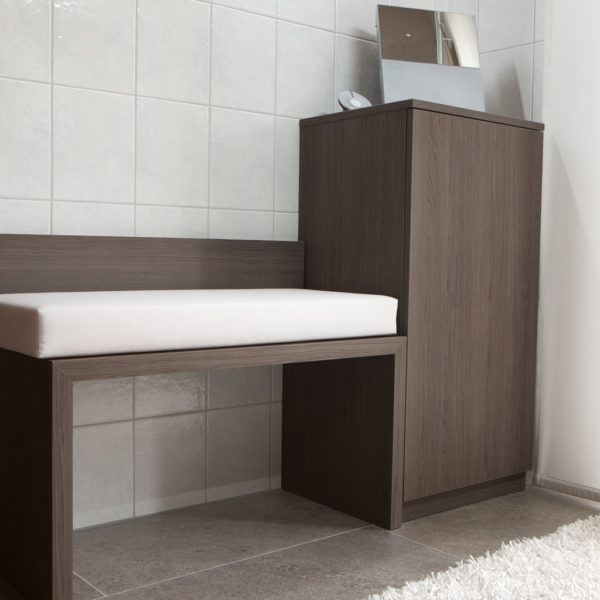 Badmöbel in braun-anthrazit Farbkombination