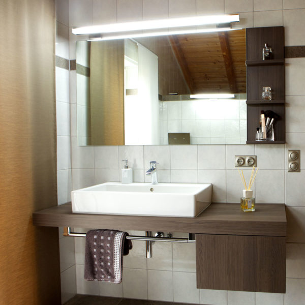 Badmöbel in braun-anthrazit Farbkombination