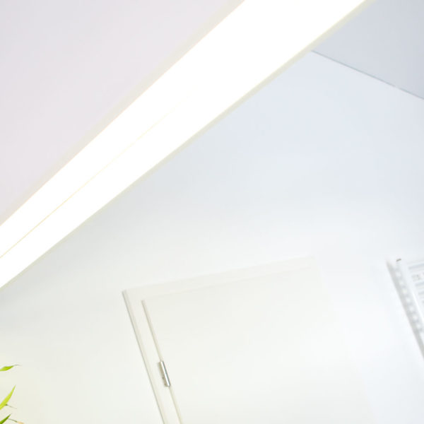 Exklusives Badmöbel in der Holzart Zebrano