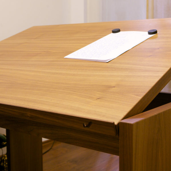 Homeoffice mit klappbarem Schreibtisch