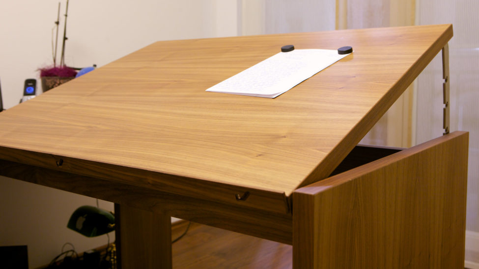 Homeoffice mit klappbarem Schreibtisch