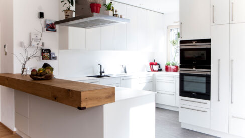 Moderne Küche in weiß