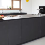 Moderne Küche in anthrazit