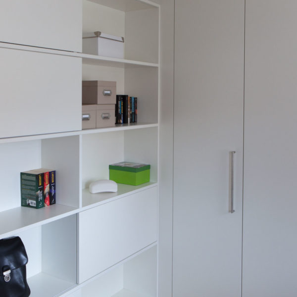 Homeoffice mit viel Stauraum