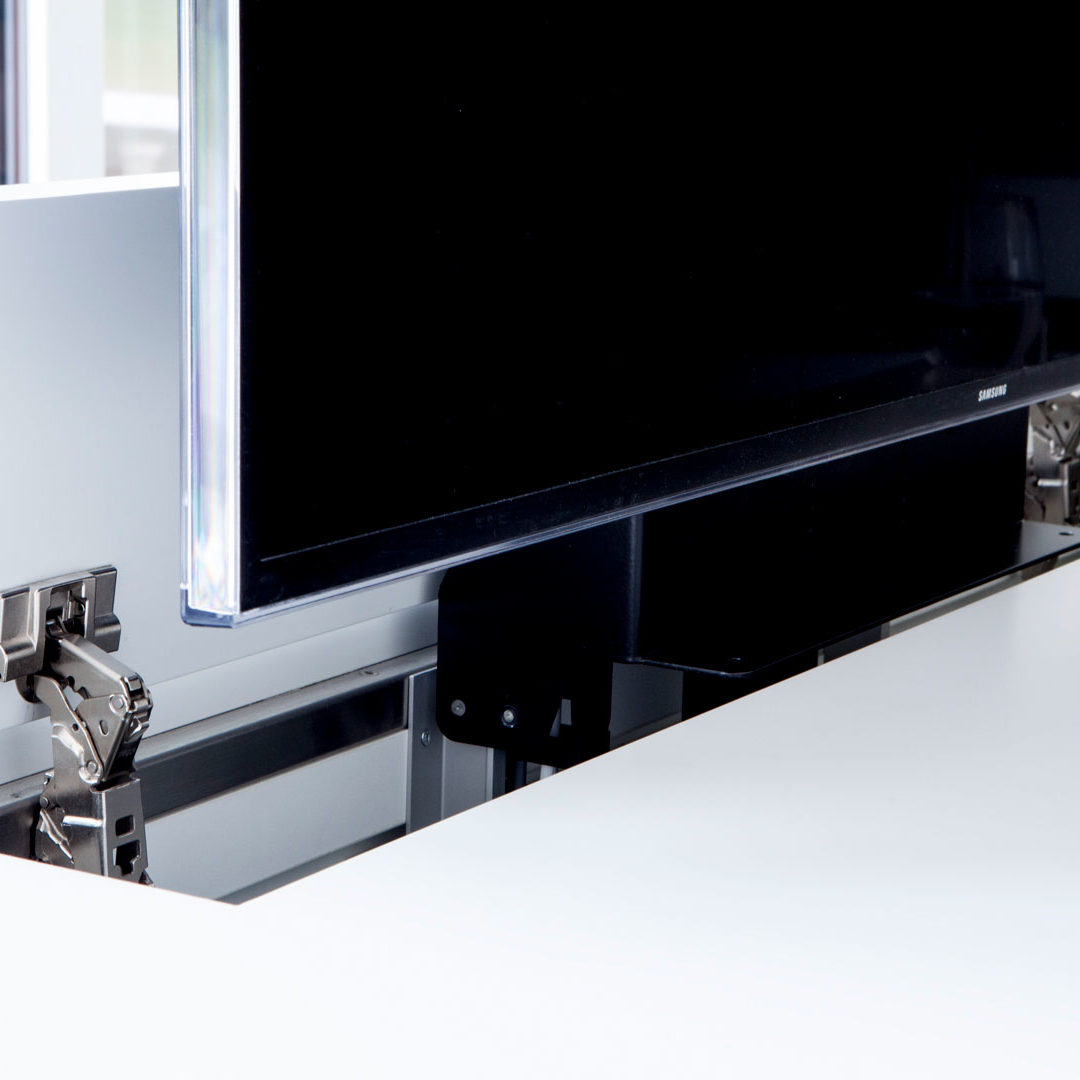 TV Möbel mit versenkbarem Monitor und integriertem Soundsystem