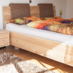 Schlafzimmer mit Sideboard in der Holzart Zirbe
