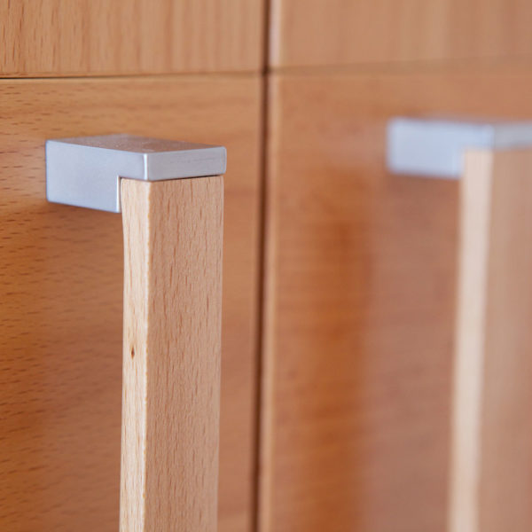 Kleiderschrank in Buche