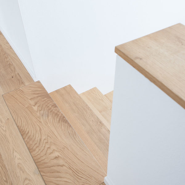 Treppe mit Stufen aus Eiche