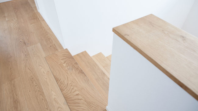 Treppe mit Stufen aus Eiche