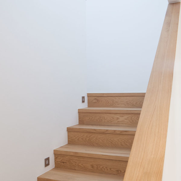 Treppe mit Stufen aus Eiche