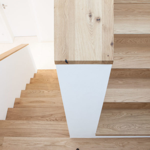 Treppe mit Stufen aus Eiche