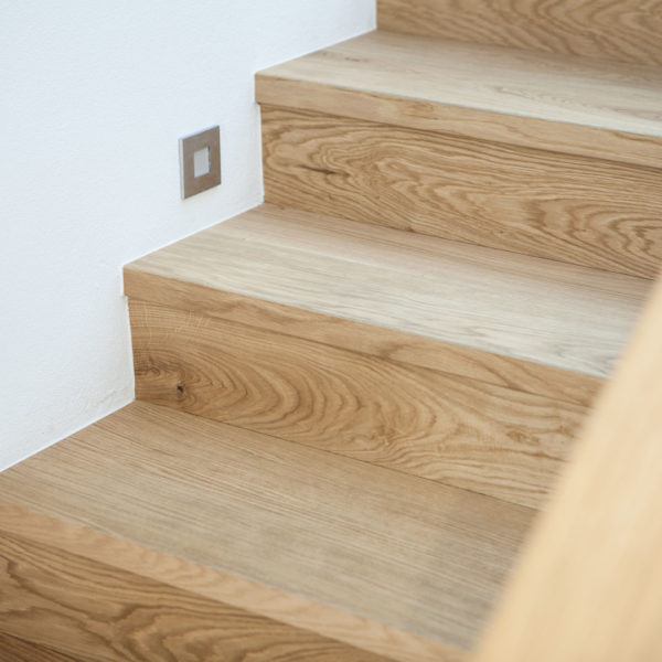 Treppe mit Stufen aus Eiche