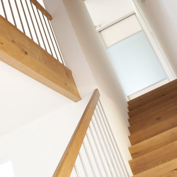 Treppe mit integrierter Schrankwand