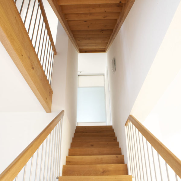 Treppe mit integrierter Schrankwand