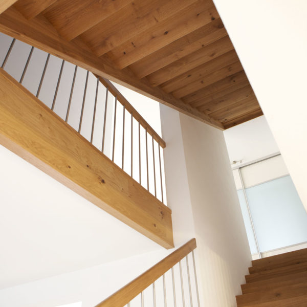 Treppe mit integrierter Schrankwand