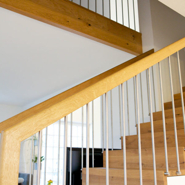 Treppe mit integrierter Schrankwand