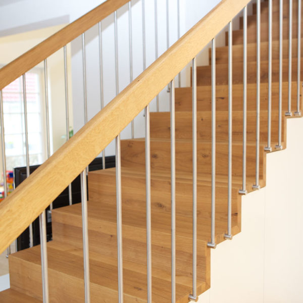 Treppe mit integrierter Schrankwand