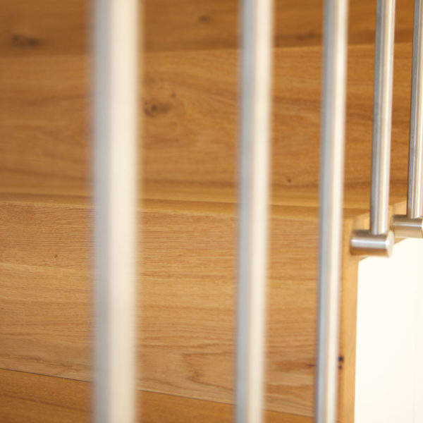 Treppe mit integrierter Schrankwand