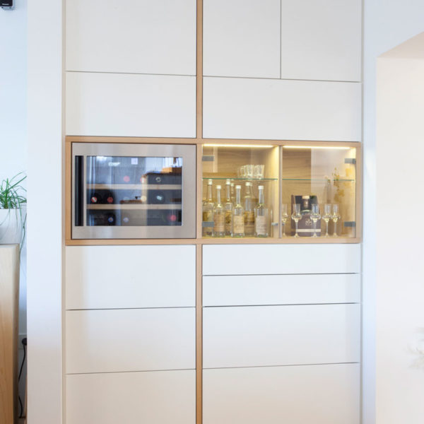 Spirituosen- und Weinschrank in Schrankwand integriert