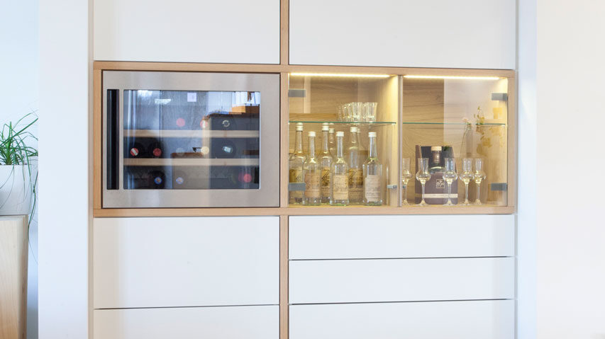 Spirituosen- und Weinschrank in Schrankwand integriert