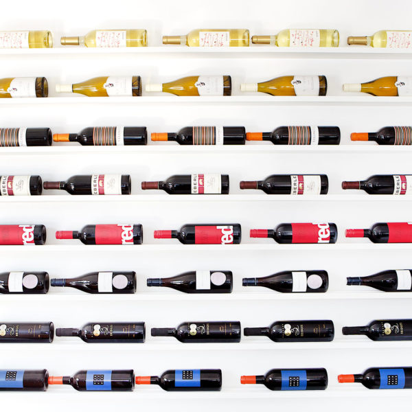 Dekoratives Weinregal